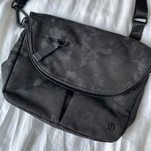 Lululemon Crossbody Bag Gently Used
